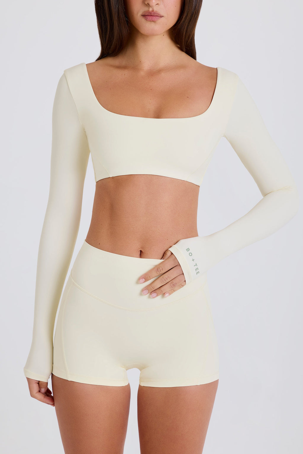 Chic Long-Sleeve Crop Top in Cream