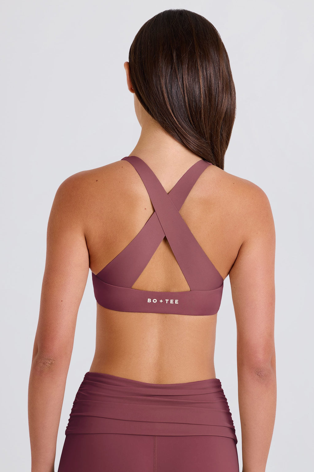 Chic Crossback V-Neck Sports Bra in Acai