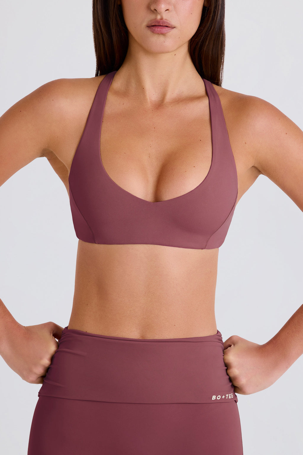 Chic Crossback V-Neck Sports Bra in Acai