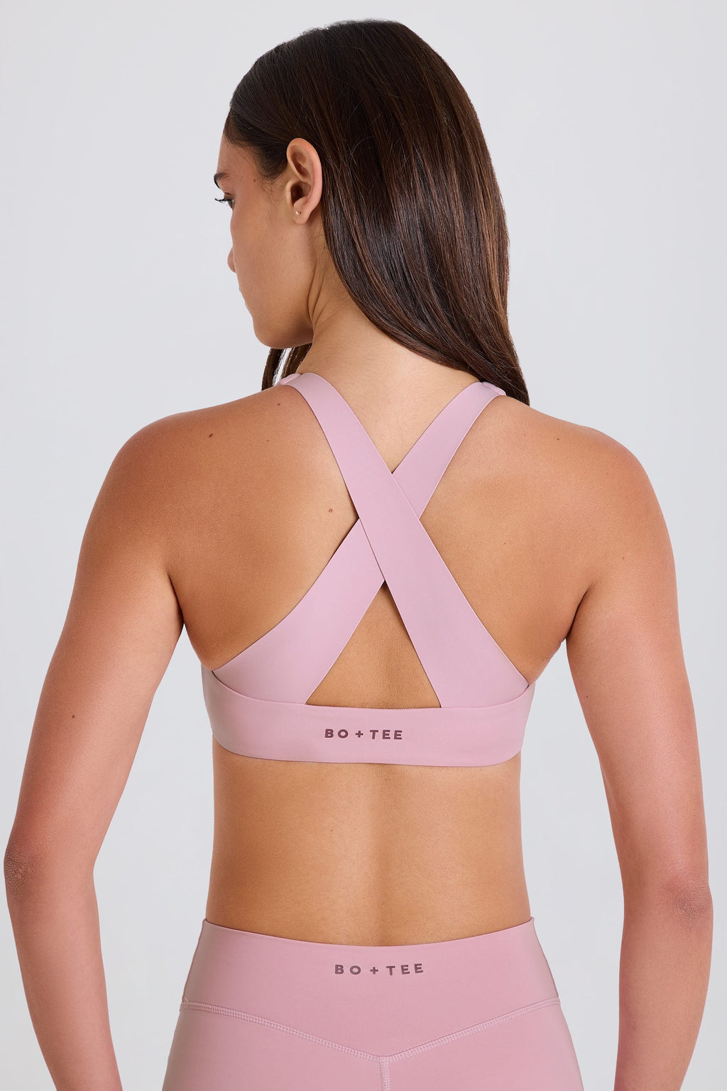 Chic Crossback V-Neck Sports Bra in Mauve