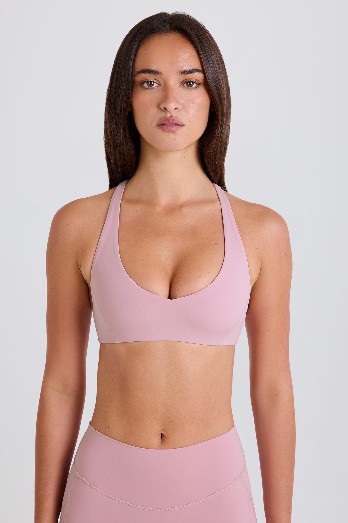 Chic Crossback V-Neck Sports Bra in Mauve