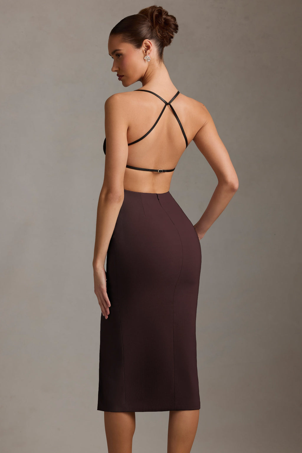 Chic Plunge-Neck Backless Midaxi Dress in Chocolate Brown