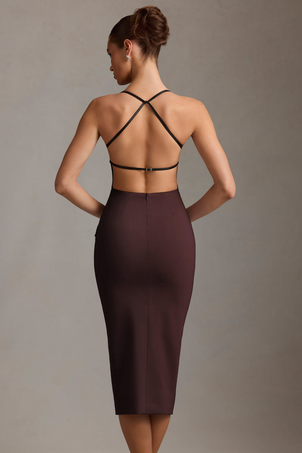 Chic Plunge-Neck Backless Midaxi Dress in Chocolate Brown