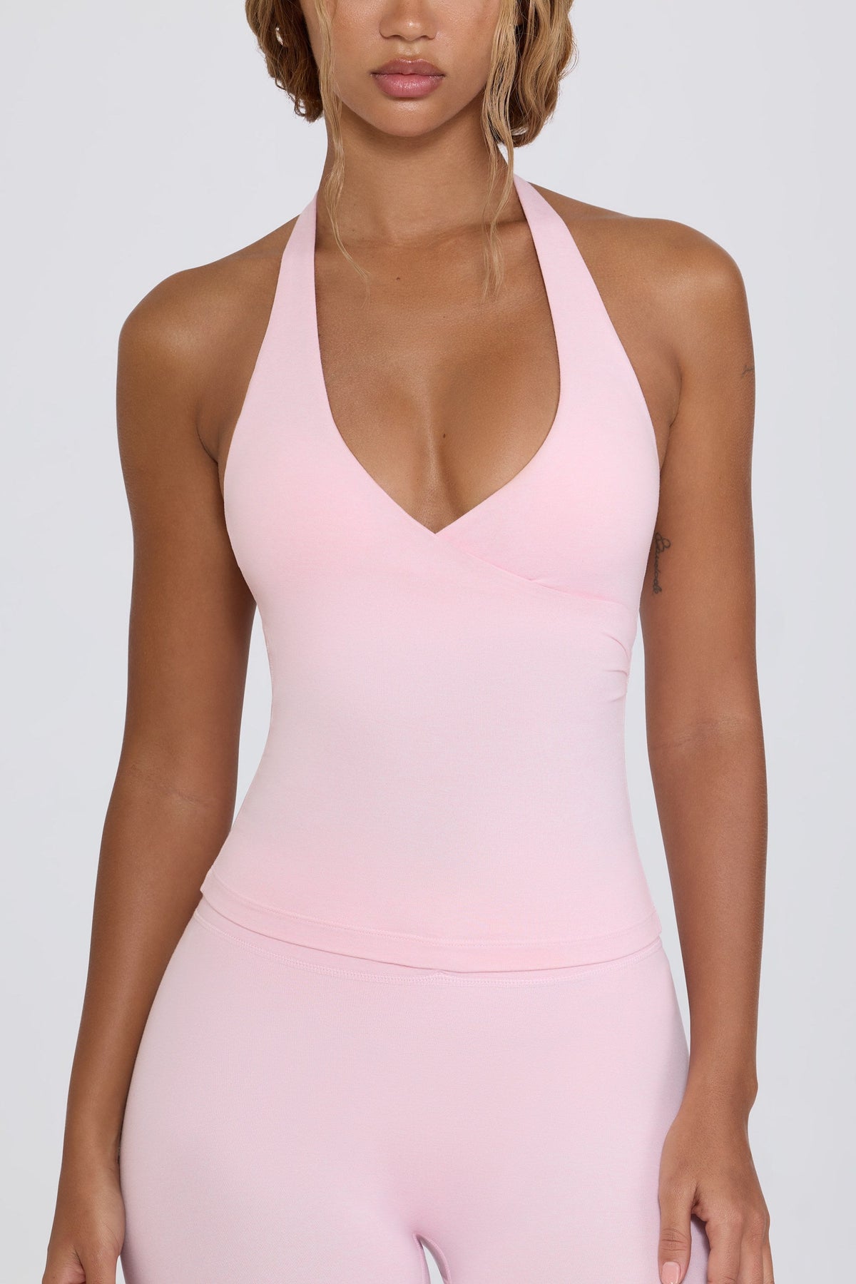Chic Halterneck Open-Back Tank Top in Bloom